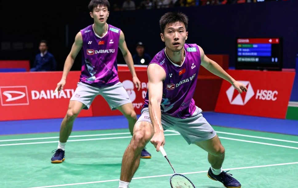 Hai tấm huy chương vàng và khoảng lặng trước Nagoya