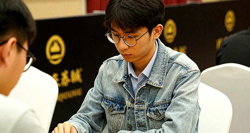 Dòng tít gọi Caruana, thân bài gọi Lilov: một ca đánh tráo cấu trúc trong báo chí cờ vua