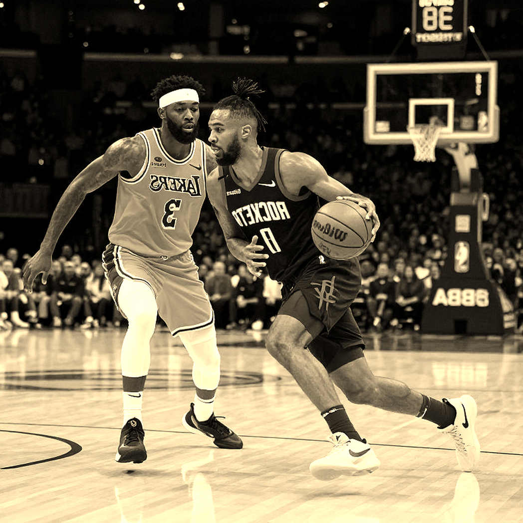 Đầu gối của Giannis và cái bẫy mang tên Magic Johnson